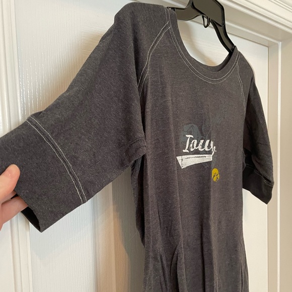 ESPN Iowa Hawkeyes scoop neck tee shirt top size XLarge- dark Heather grey - Picture 2 of 6